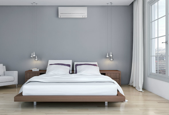 Azira på soverom. Foto.