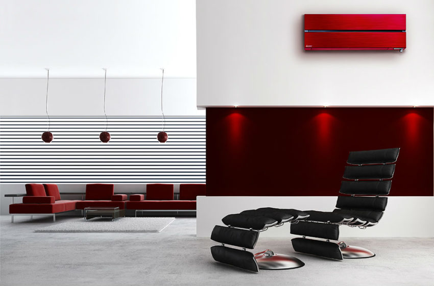 Rubinrød Kaiteki i moderne stue. Foto.