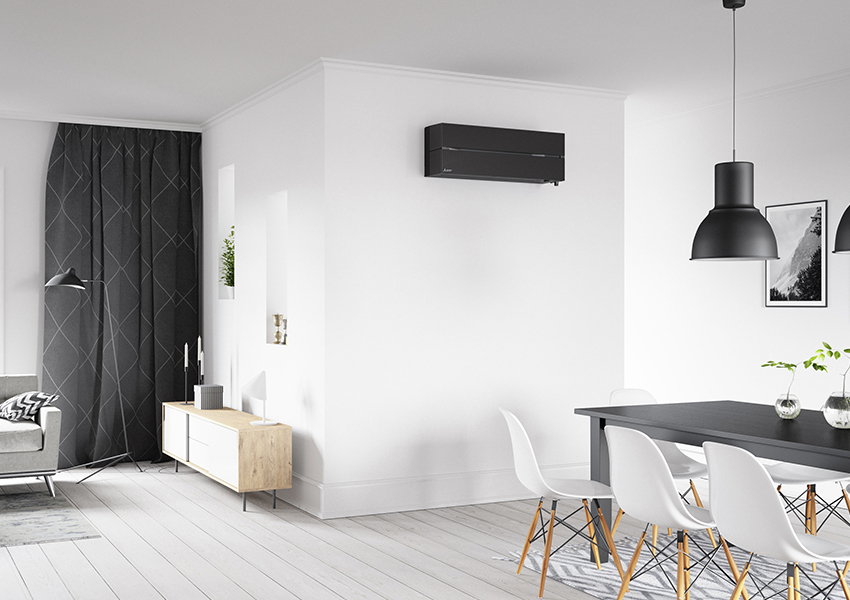 Safirsort Kaiteki i spisestue. Foto.